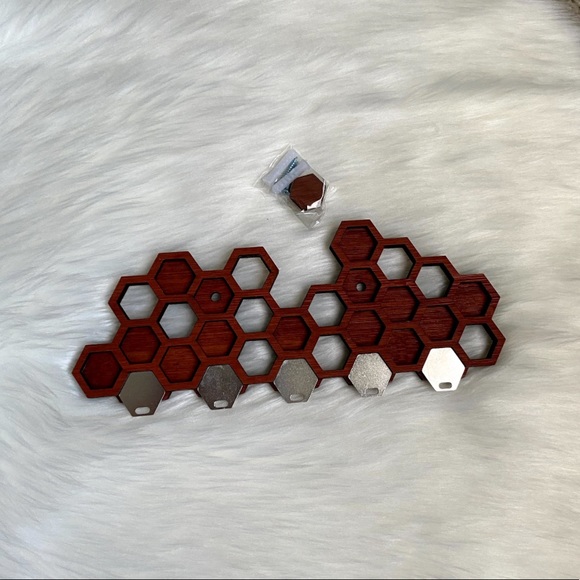 HONEYCOMB KEY HOLDER WOOD NWT - Picture 1 of 2